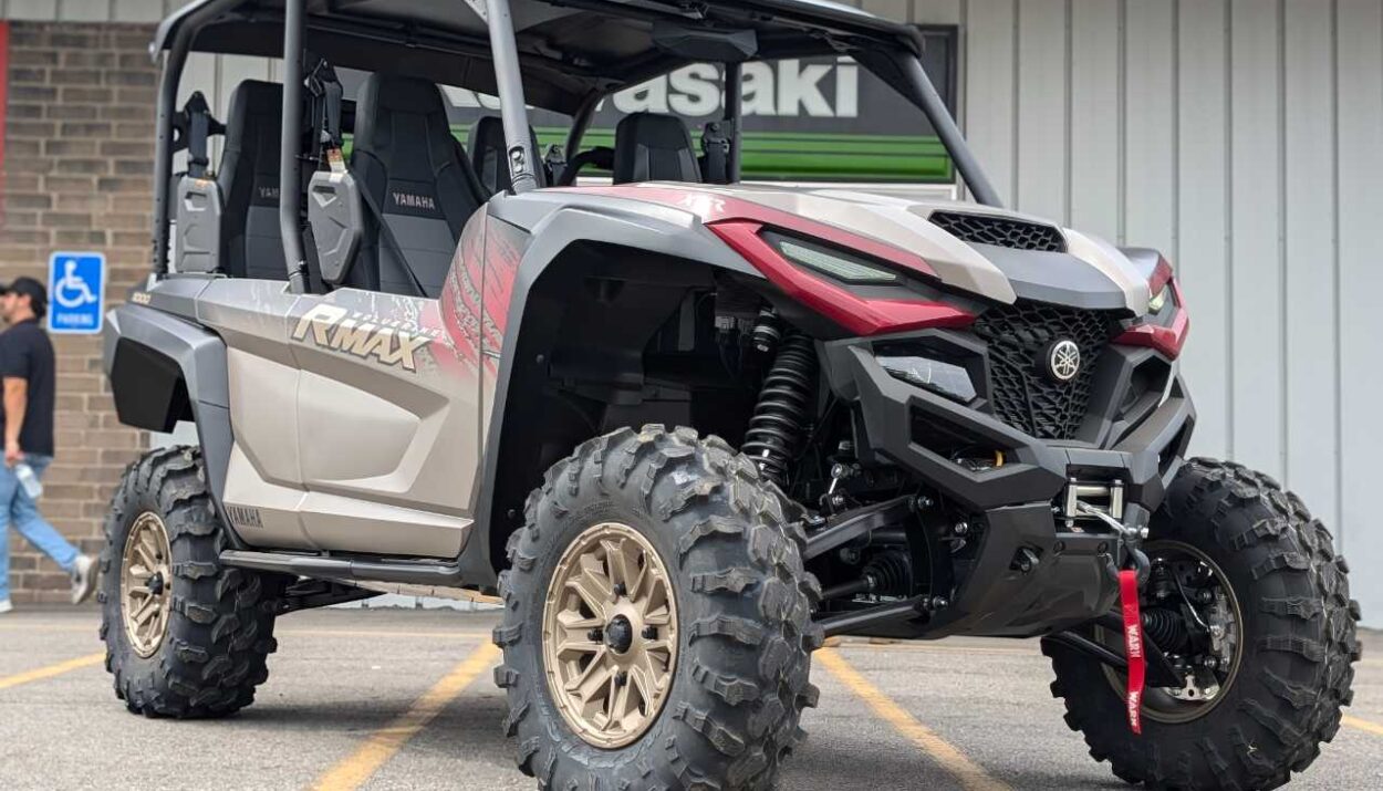 2021-yamaha-wolverine-rmax4-1000-xt-r-1