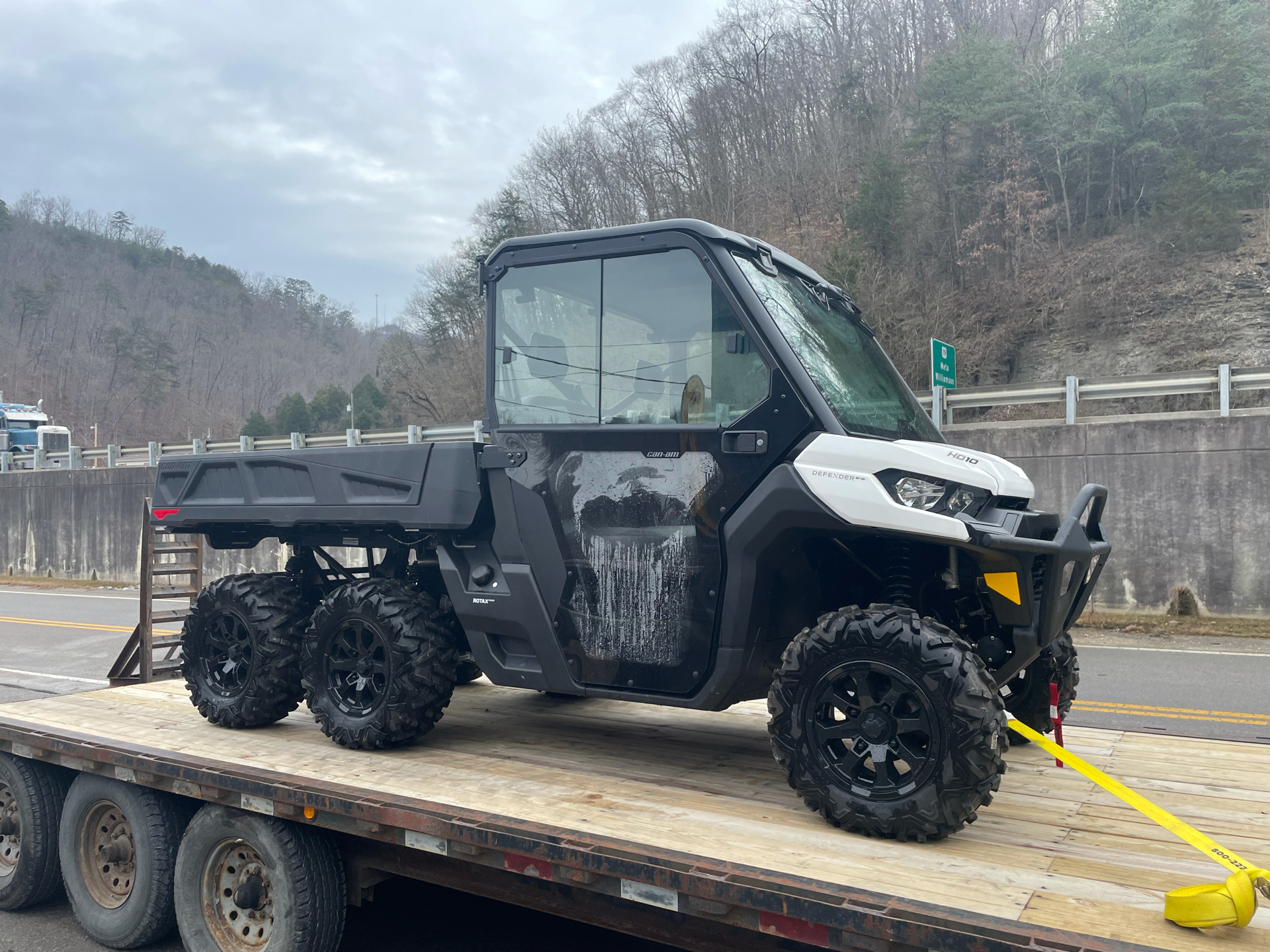 2022-can-am-defender-6x6-dps-hd10-2