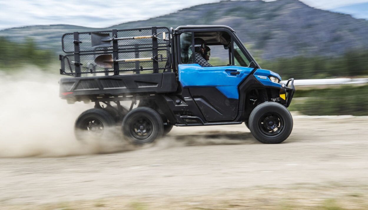 2022-can-am-defender-6x6-limited-1