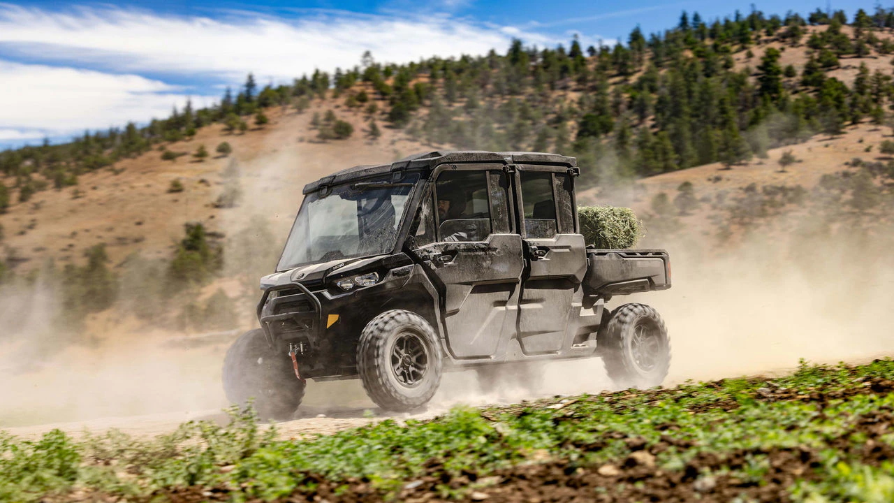 2022-can-am-defender-max-hd7-2-1