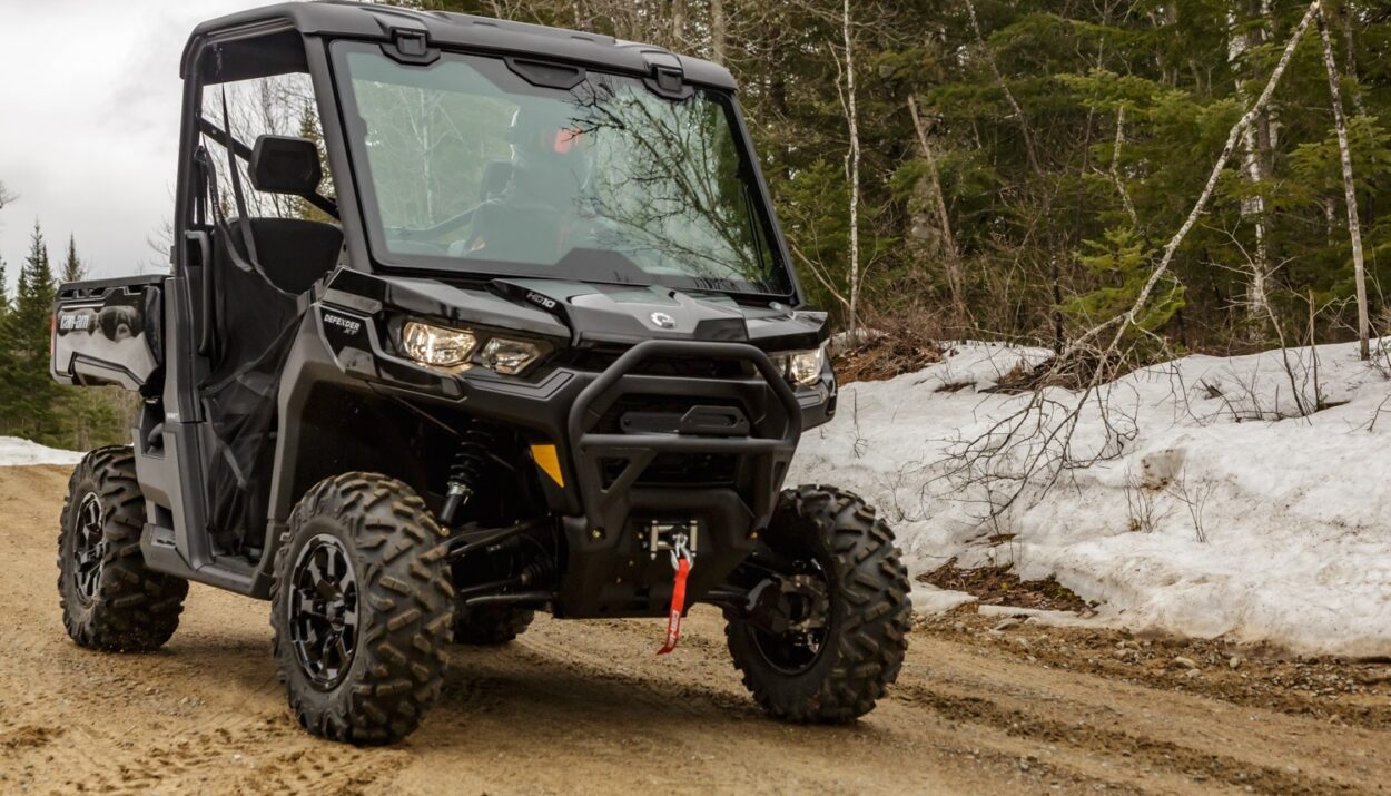 2022-can-am-defender-xt-hd10-1