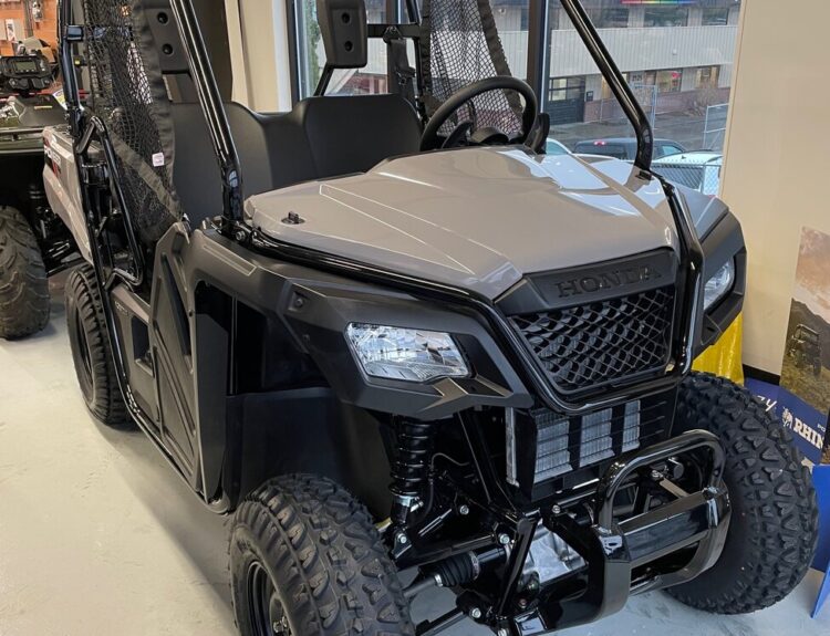 2022-honda-pioneer-520-1