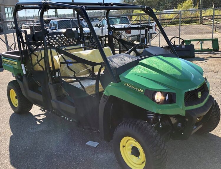 2022-john-deere-gator--xuv560e-s4-1