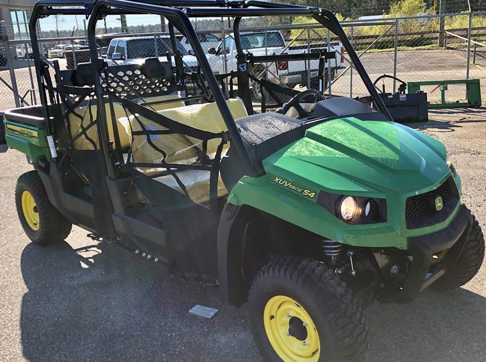 2022-john-deere-gator--xuv560e-s4-1