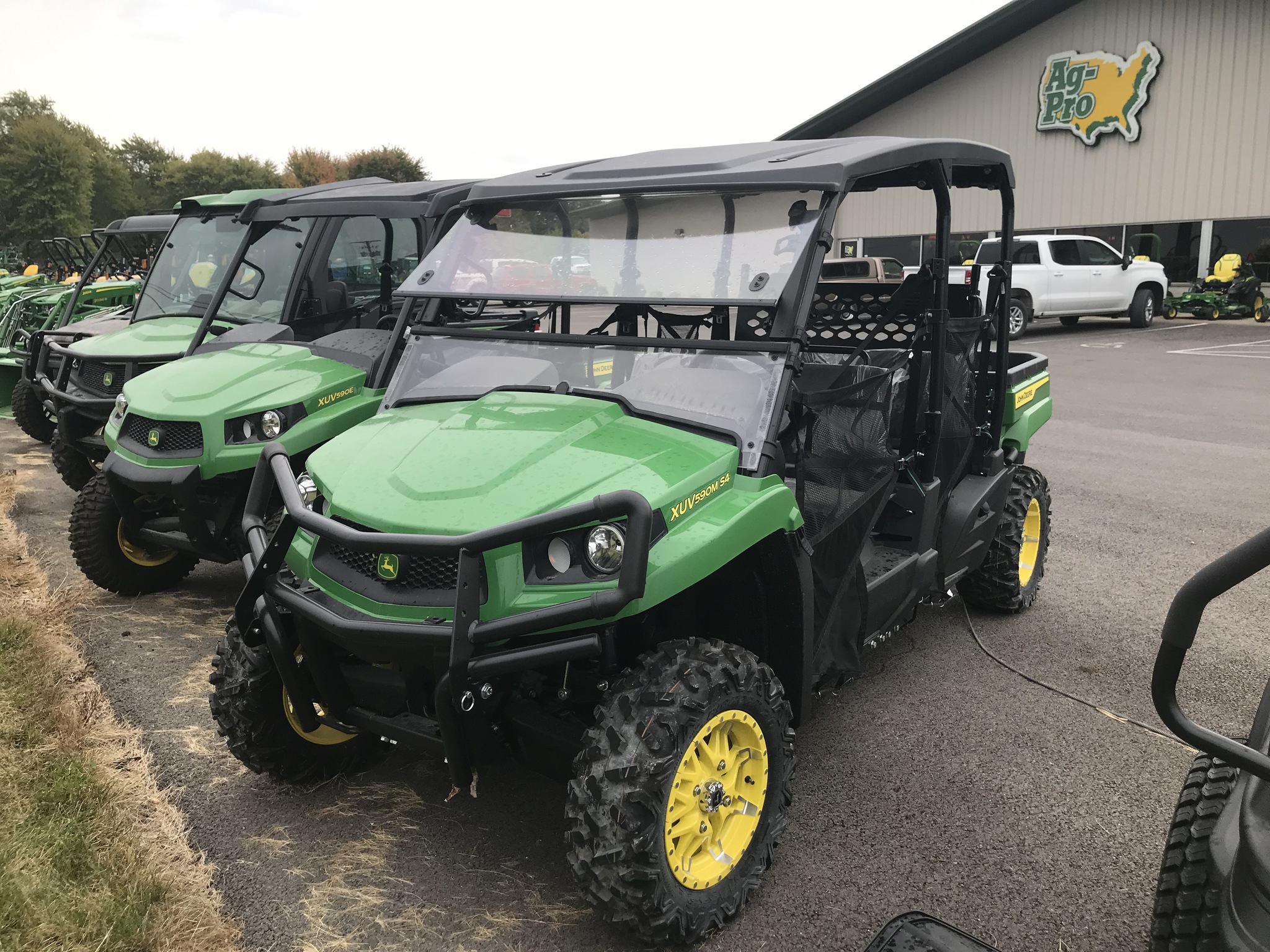 2022-john-deere-gator-xuv590e-2