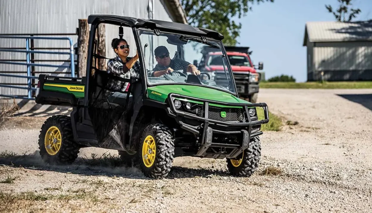 2022-john-deere-gator--xuv835m-base-1