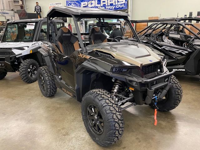 2022-polaris-general--1000-premium-1