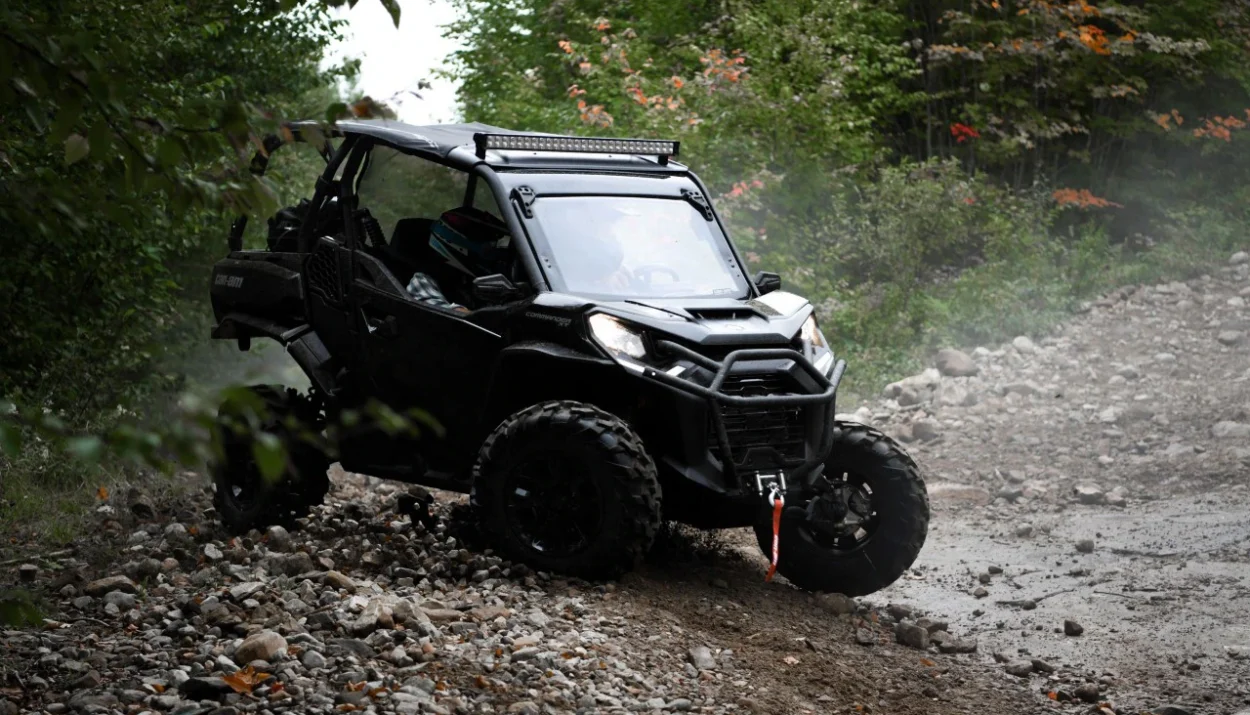 2023-can-am-commander-x-mr-1000r-1
