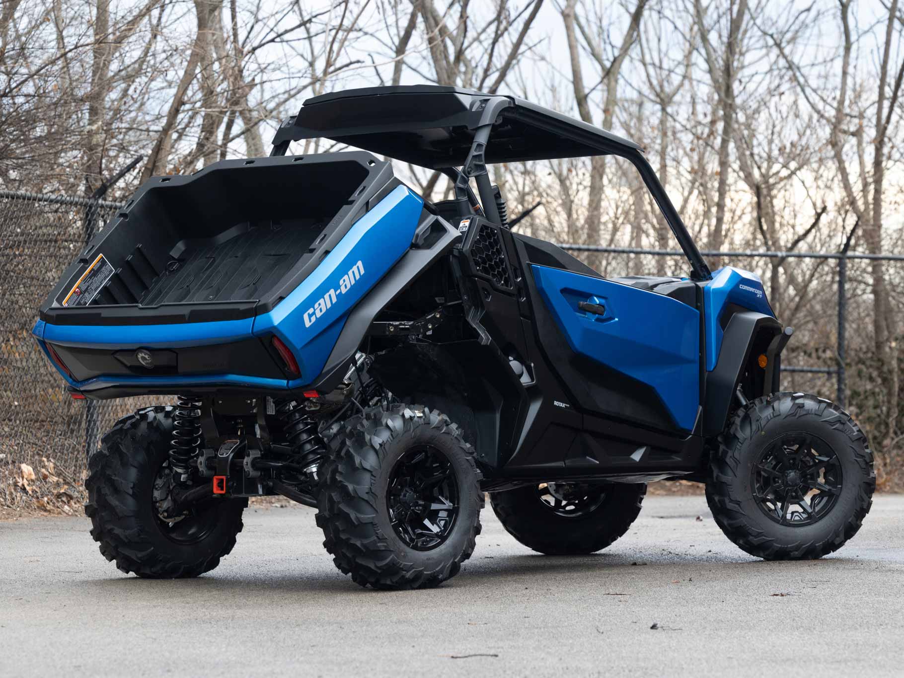 2023-can-am-commander-xt-700-2