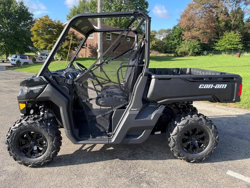 2023-can-am-defender-dps-hd9-2