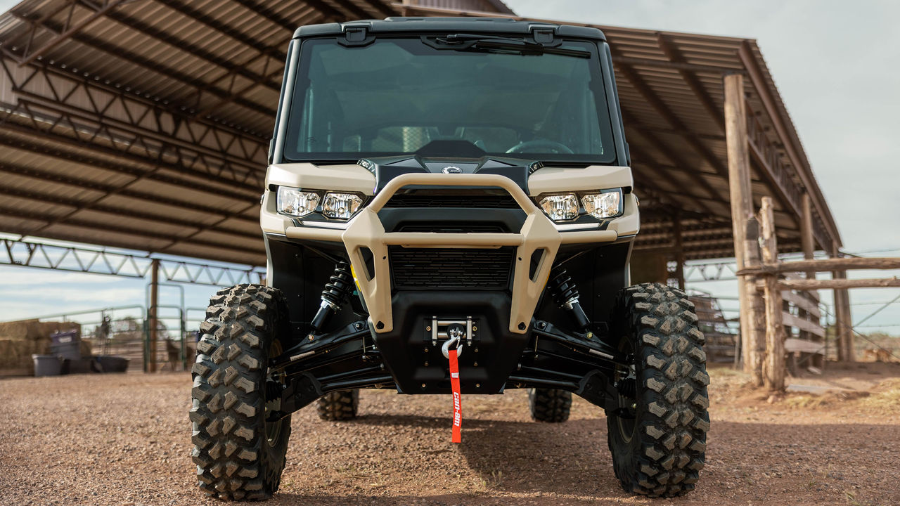 2023-can-am-defender-limited-hd10-2