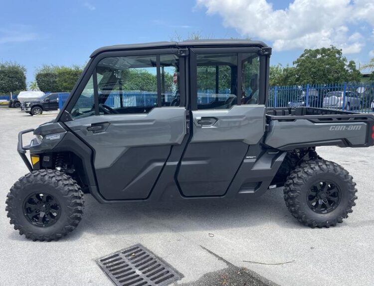 2023-can-am-defender-max-limited-hd10-1