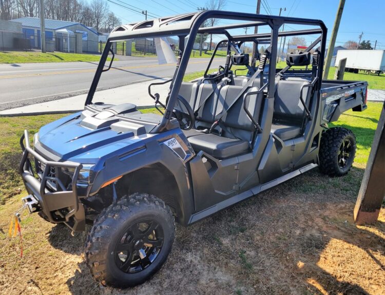2023-tracker-off-road-800-sx-crew-1