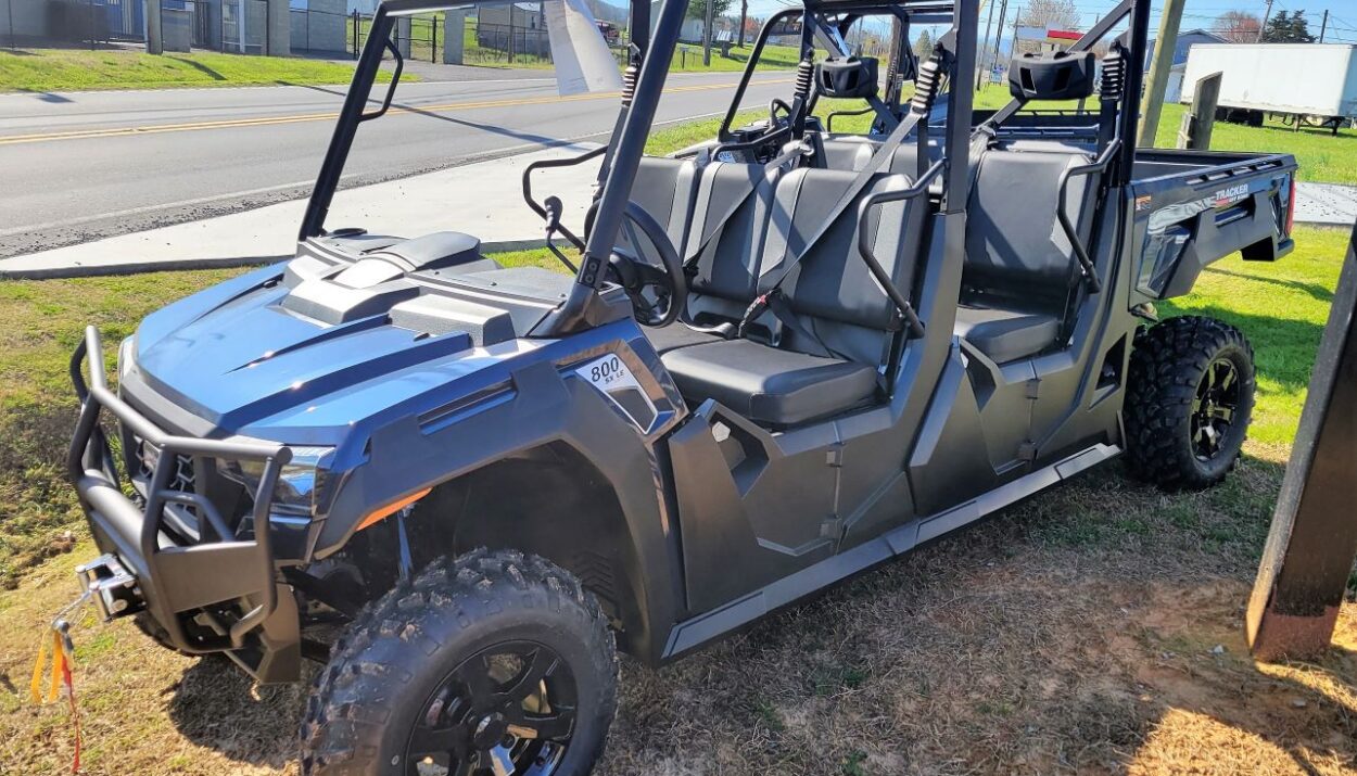 2023-tracker-off-road-800-sx-le-crew-1