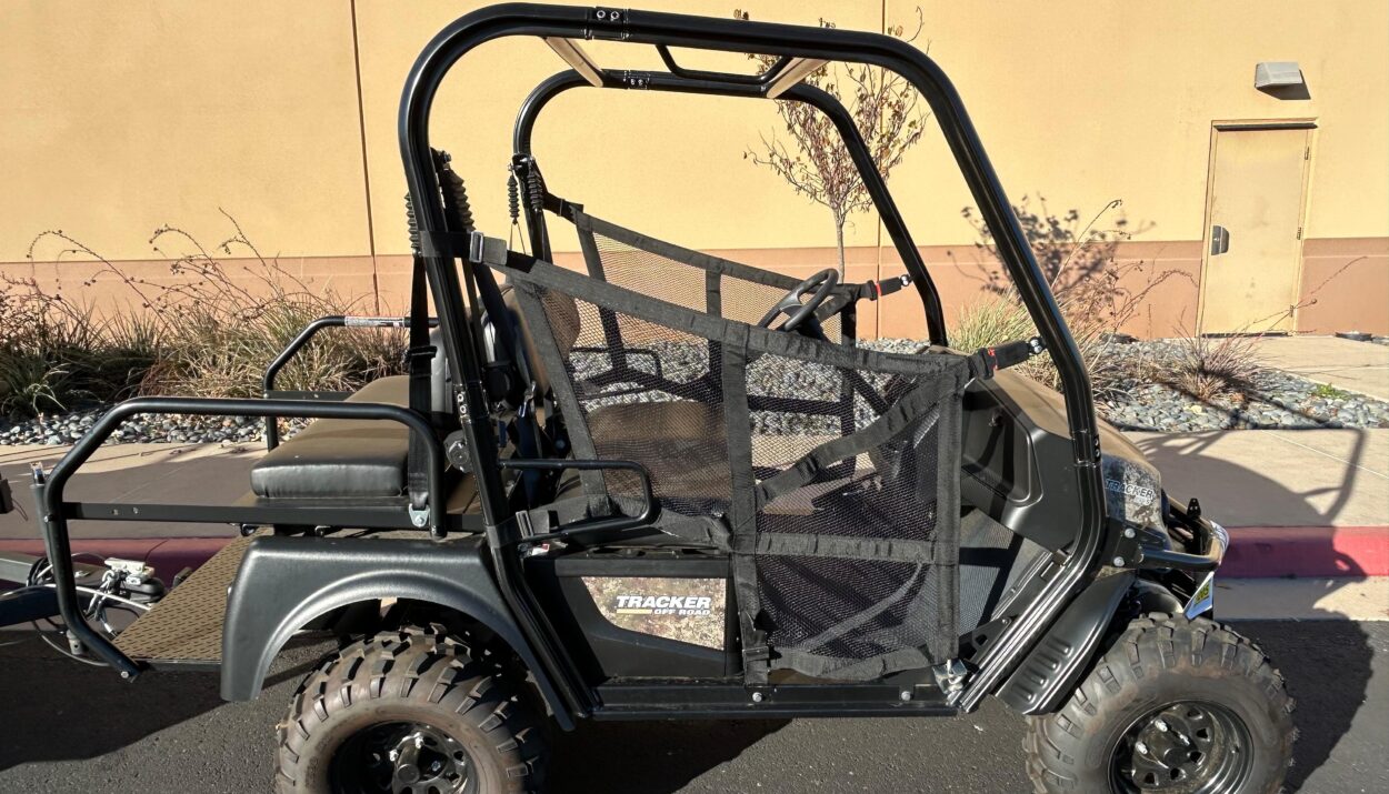 2023-tracker-off-road-ev-is-1